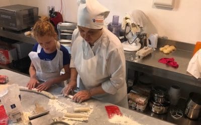 KIDS LOVE TO MAKE PASTA !