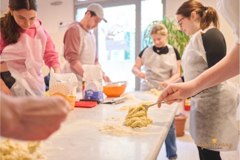 PASTA CLASS & TIRAMISU