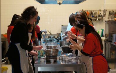 WHO COOKS HAS MANY FRIENDS